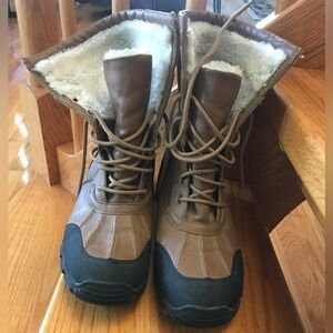 Rugged Outback, fur lined lace up boots, Size 8 Women’s DP